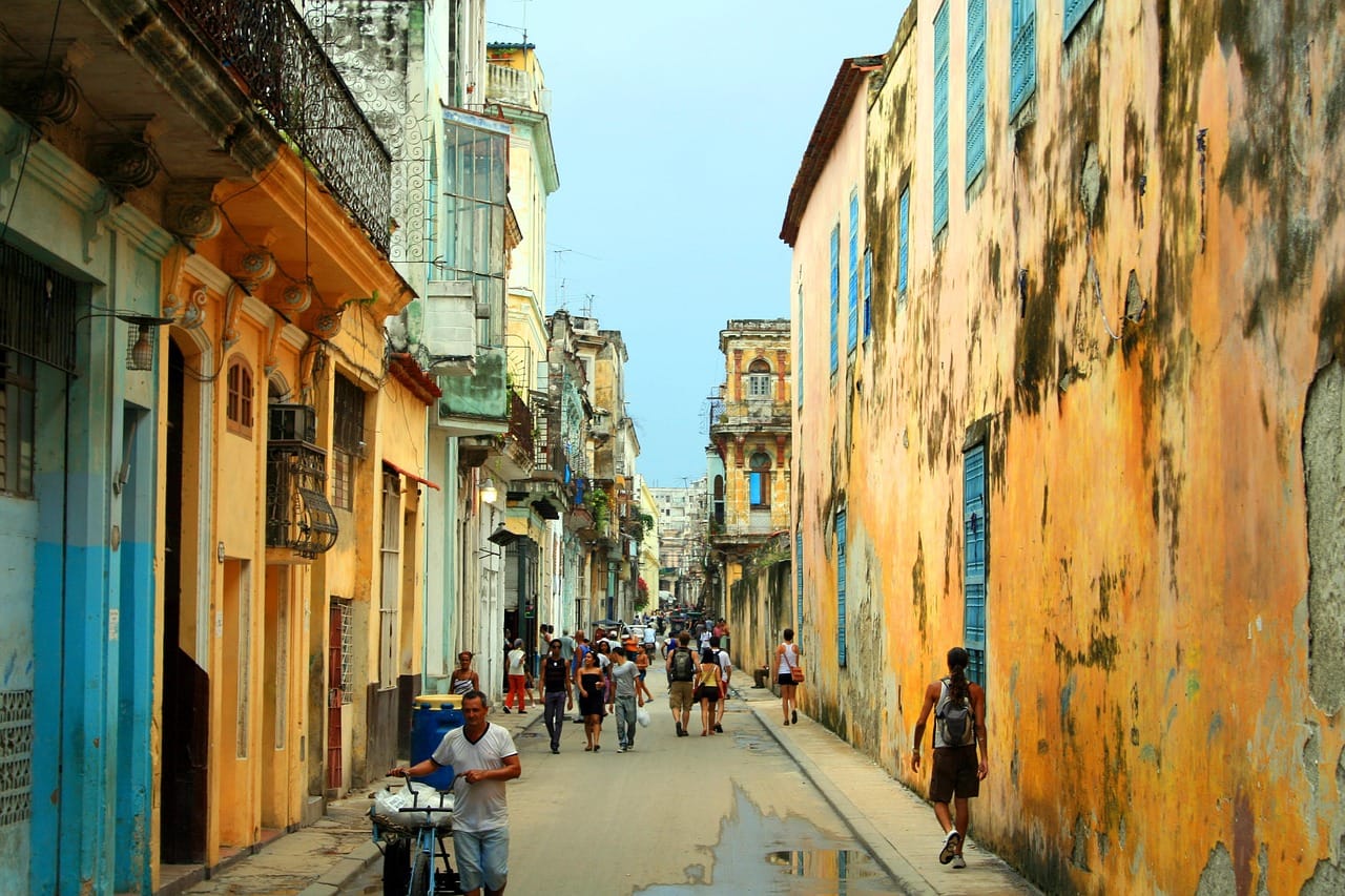 A street in Centro Habana. Frame 4, roll 1.